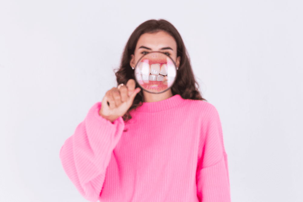 Dente torto não é apenas estética; saiba os riscos